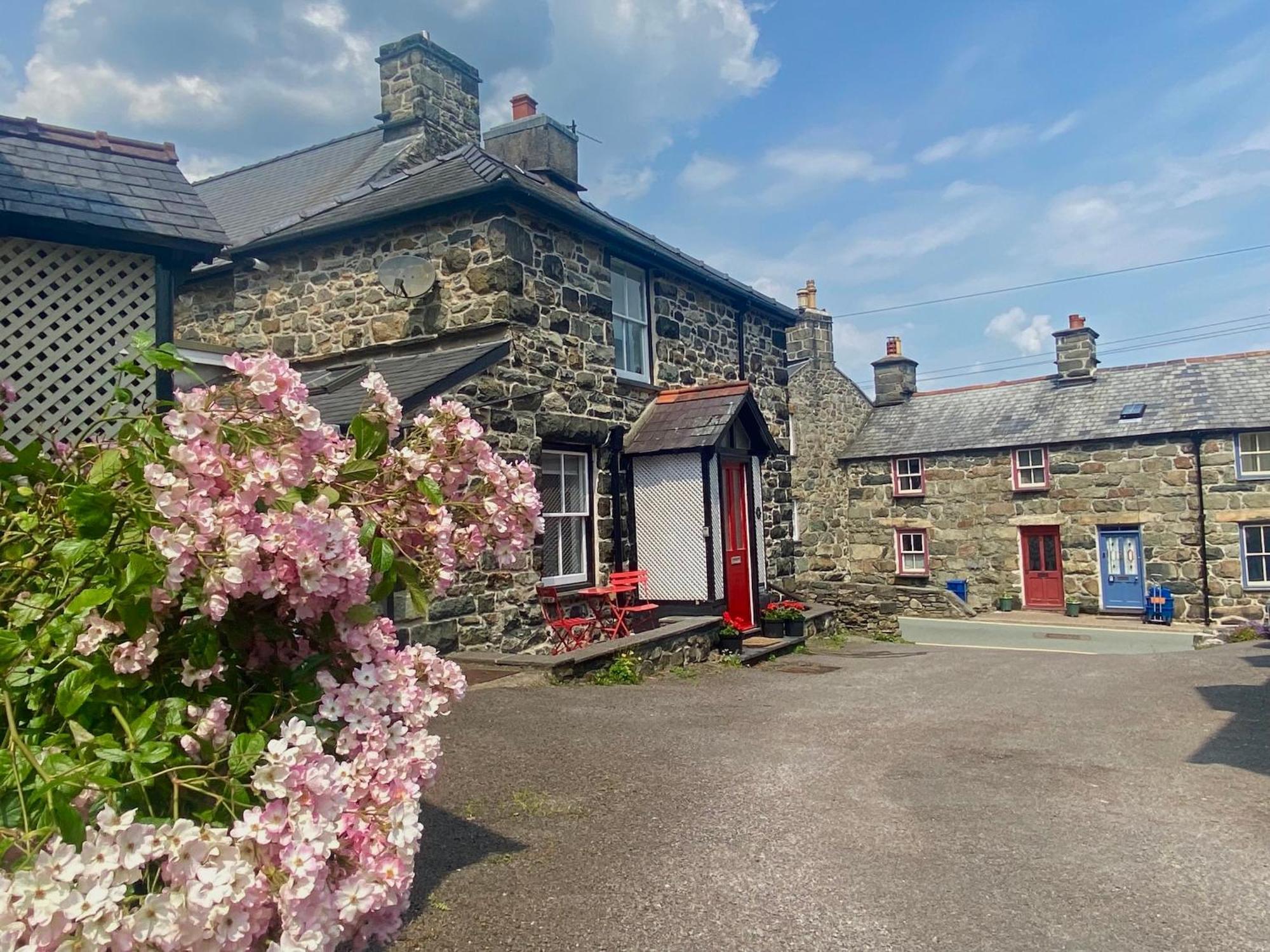 Cottage In Heart Of Dolgellau With Parking ドルゲラウ エクステリア 写真